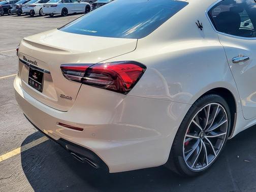 2022 Maserati Ghibli Modena Q4