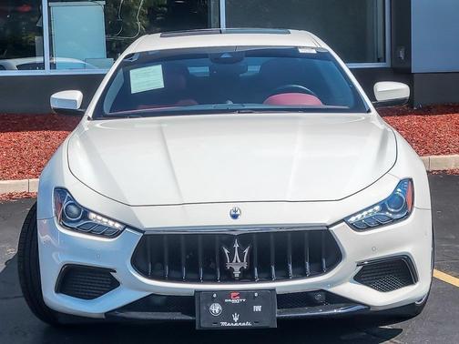 2022 Maserati Ghibli Modena Q4