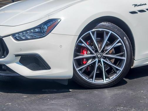 2022 Maserati Ghibli Modena Q4