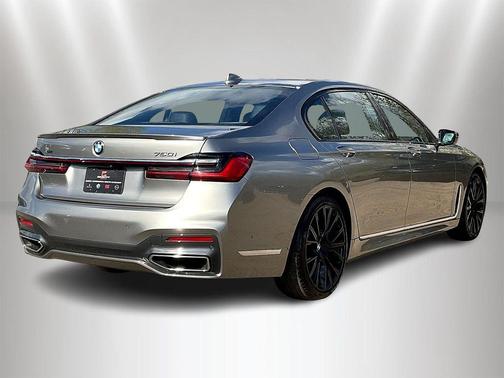 Donington Gray Metallic 2022 BMW 750 i xDrive