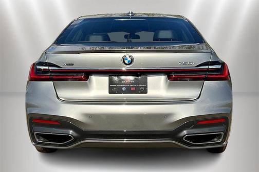 Donington Gray Metallic 2022 BMW 750 i xDrive