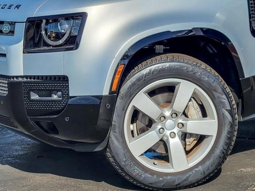 2024 Land Rover Defender 110 X-Dynamic SE