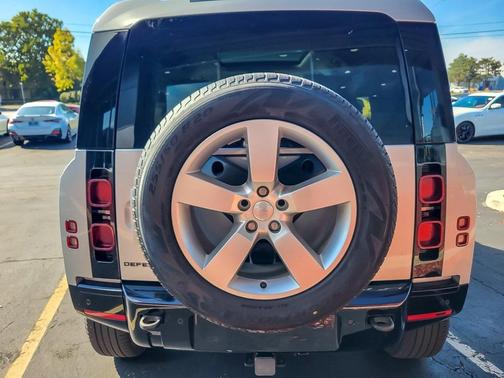 2024 Land Rover Defender 110 X-Dynamic SE