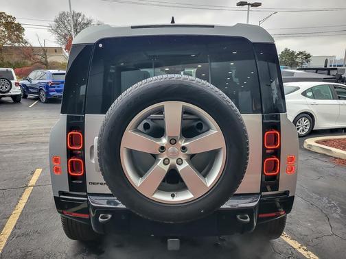 2024 Land Rover Defender 110 X-Dynamic SE