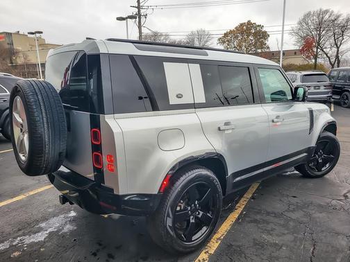 2024 Land Rover Defender 110 X-Dynamic SE