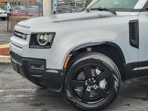 2024 Land Rover Defender 110 X-Dynamic SE