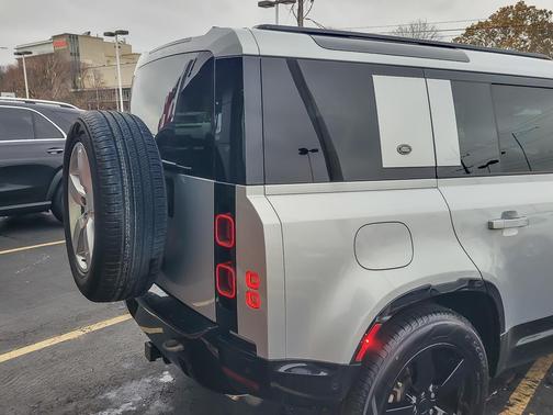 2024 Land Rover Defender 110 X-Dynamic SE