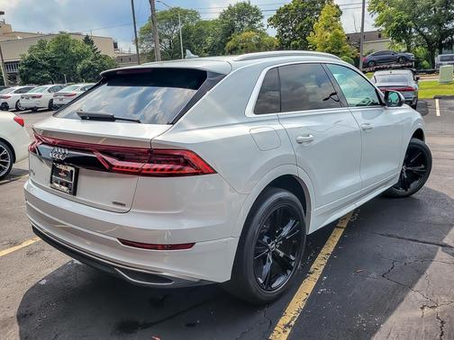 2022 Audi Q8 55 Premium Plus