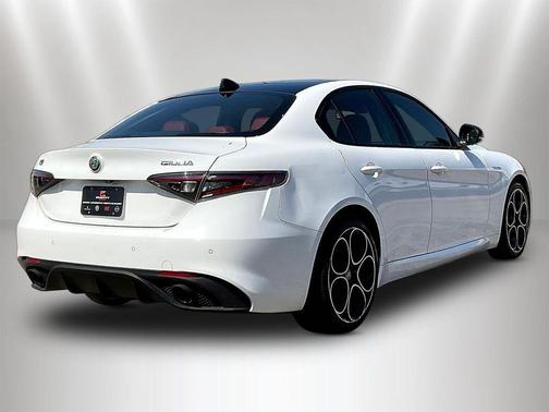Alfa White 2024 Alfa Romeo Giulia Veloce