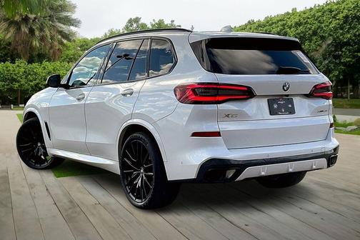 Mineral White Metallic 2023 BMW X5 xDrive40i