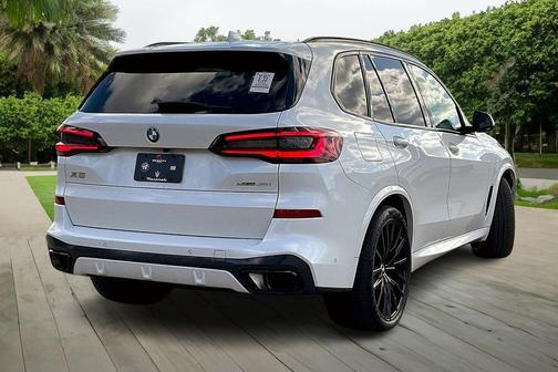 Mineral White Metallic 2023 BMW X5 xDrive40i