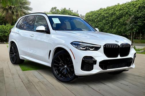 Mineral White Metallic 2023 BMW X5 xDrive40i