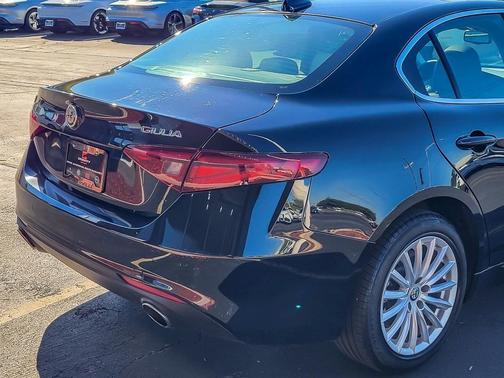2021 Alfa Romeo Giulia Base