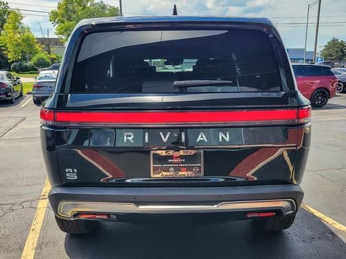 2025 Rivian R1S Adventure