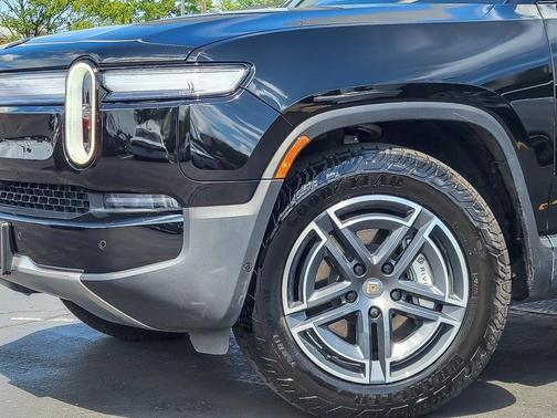 2025 Rivian R1S Adventure