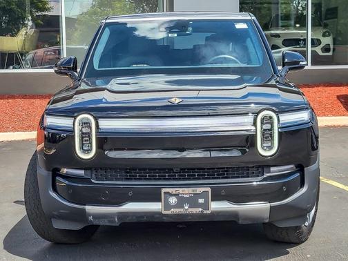 2025 Rivian R1S Adventure