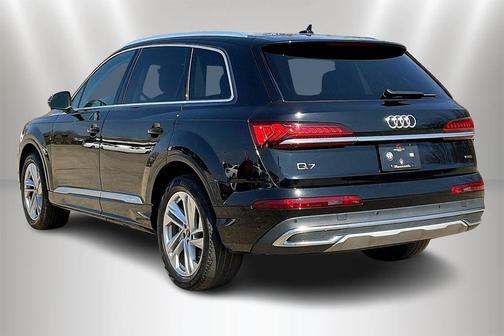 Mythos Black Metallic 2023 Audi Q7 55 Premium Plus