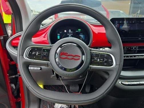 2024 FIAT 500e Base