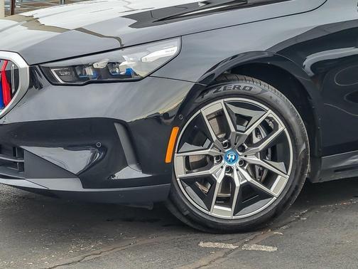 2025 BMW i5 xDrive40