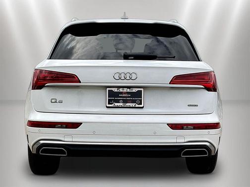 Ibis White 2022 Audi Q5 45 S line quattro Premium