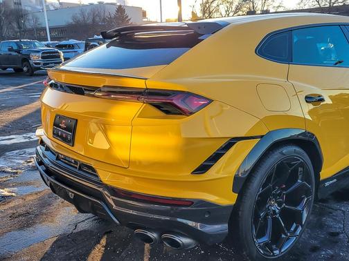 2023 Lamborghini Urus Performante