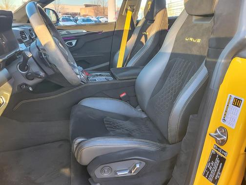 2023 Lamborghini Urus Performante