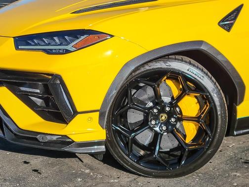 2023 Lamborghini Urus Performante
