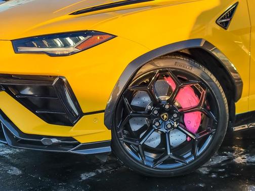 2023 Lamborghini Urus Performante