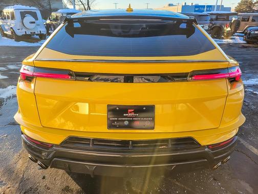 2023 Lamborghini Urus Performante