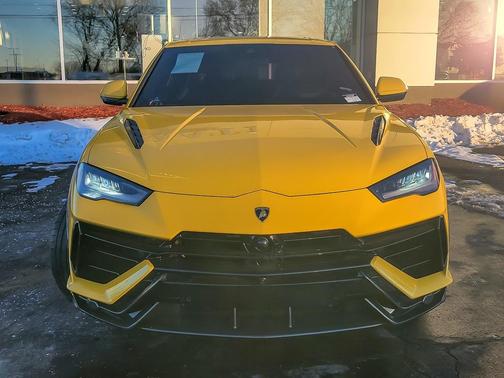 2023 Lamborghini Urus Performante