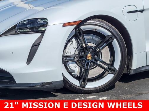 2022 Porsche Taycan Turbo