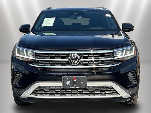 Deep Black Pearl Effect 2023 Volkswagen Atlas Cross Sport 3.6L V6 SEL
