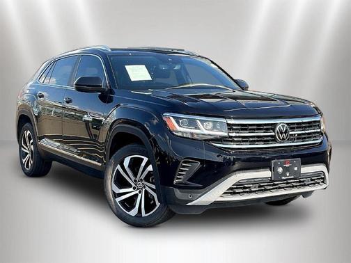 Deep Black Pearl Effect 2023 Volkswagen Atlas Cross Sport 3.6L V6 SEL
