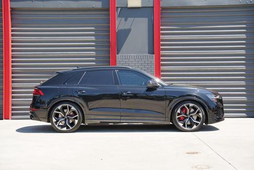 Mythos Black Metallic 2022 Audi RS Q8 4.0T quattro