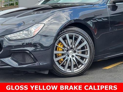 2022 Maserati Ghibli Modena Q4