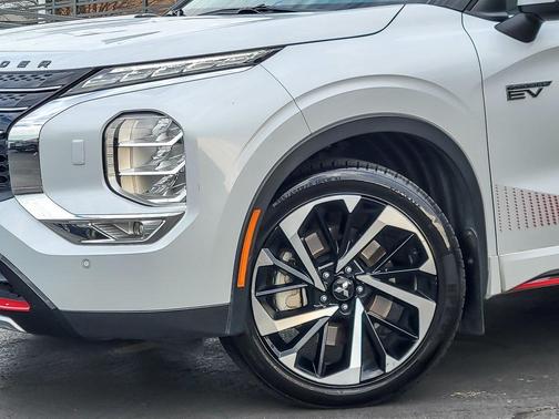 2024 Mitsubishi Outlander PHEV SE