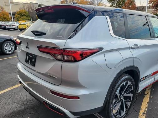 2024 Mitsubishi Outlander PHEV SE