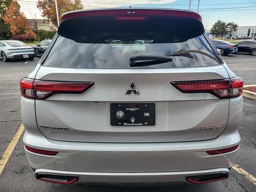2024 Mitsubishi Outlander PHEV SE