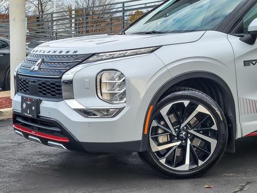 2024 Mitsubishi Outlander PHEV SE