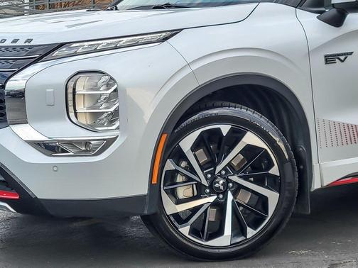 2024 Mitsubishi Outlander PHEV SE