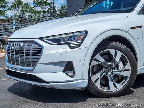 2021 Audi e-tron Premium Plus