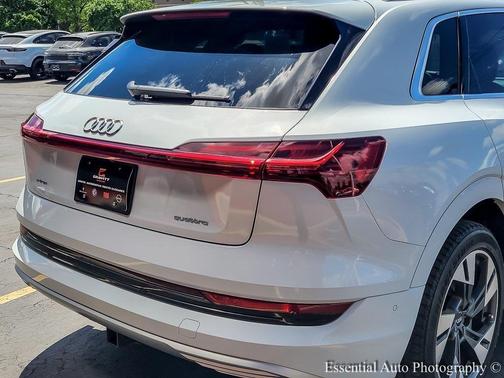 2021 Audi e-tron Premium Plus