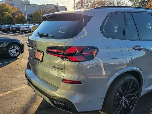 2025 BMW X5 M60i
