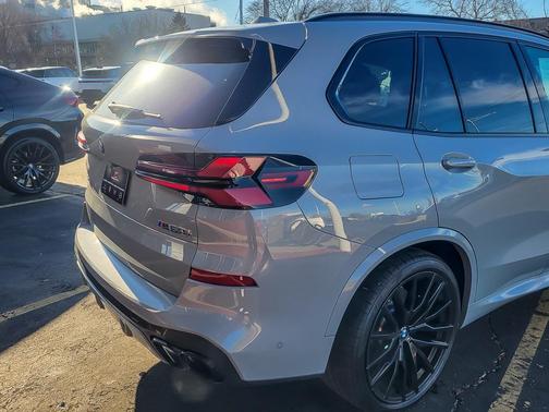 2025 BMW X5 M60i