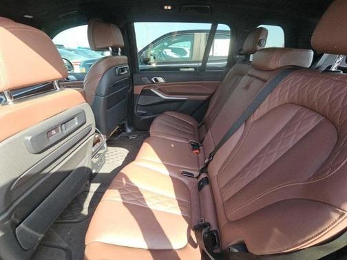 2022 BMW X7 M50i
