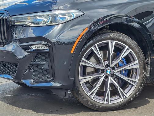 2022 BMW X7 M50i