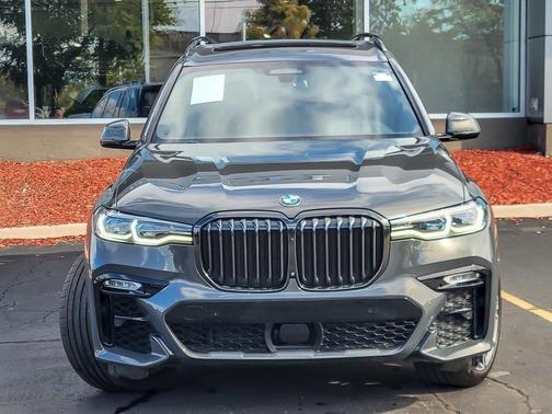 2022 BMW X7 M50i