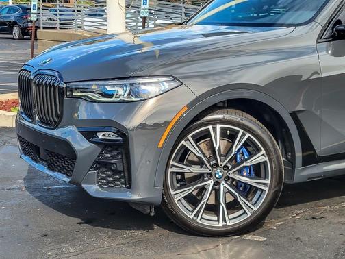 2022 BMW X7 M50i