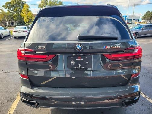 2022 BMW X7 M50i