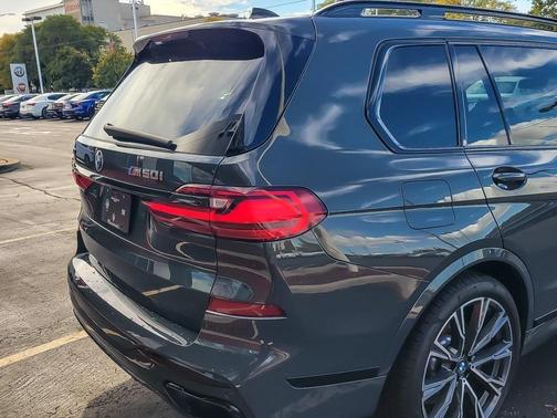 2022 BMW X7 M50i